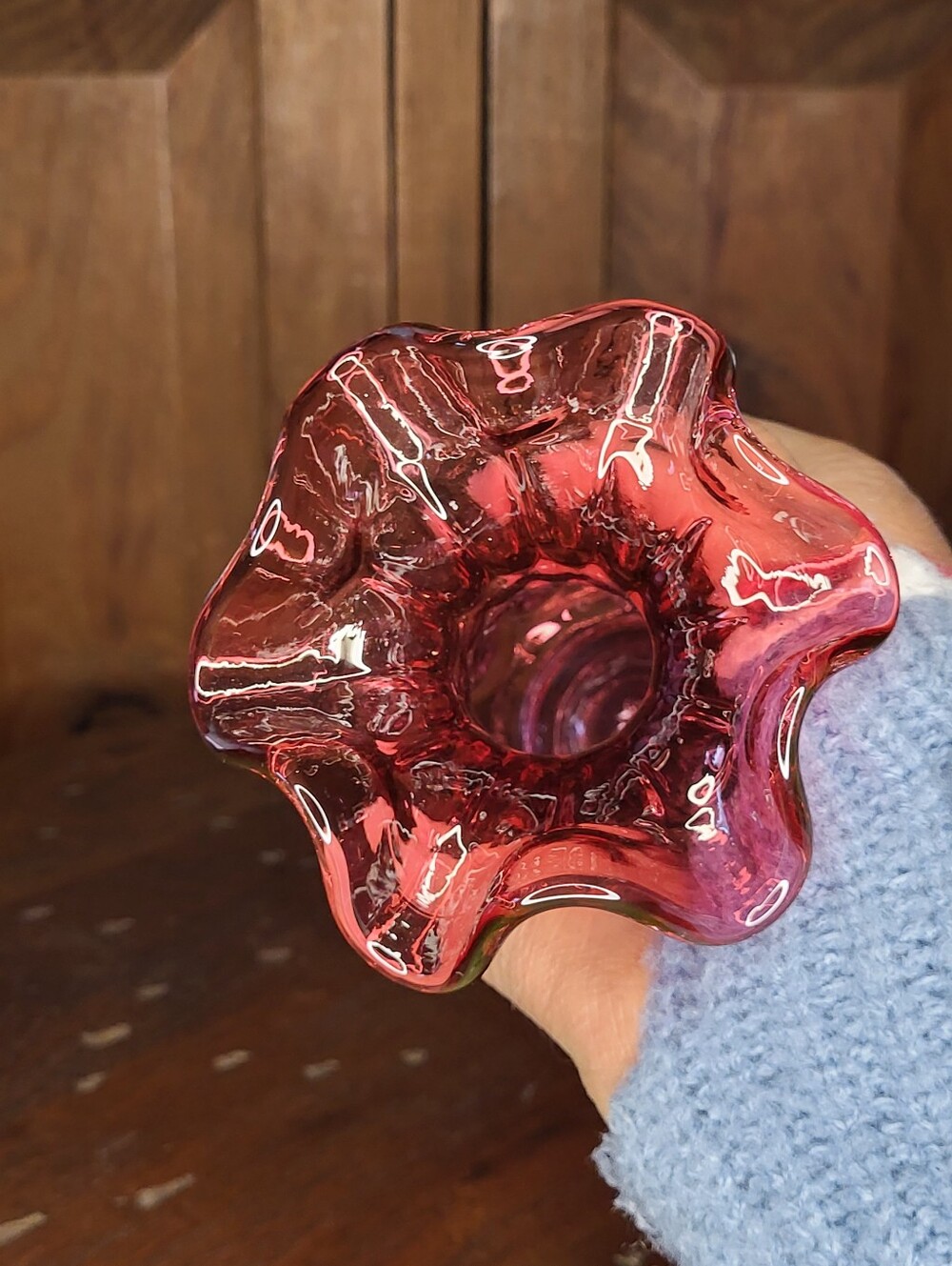 Fenton Ruffled Glass Vase - Picture 9 of 16
